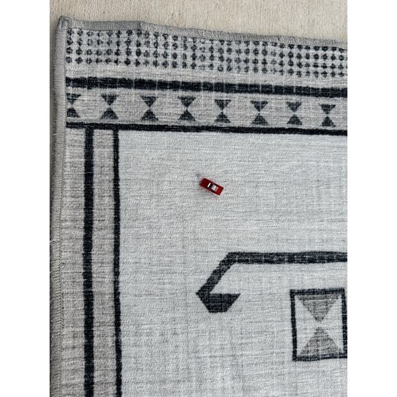 Ruggable Damali Black & White Rug 6 x 9’ -flatweave cover only - Picture 9 of 9